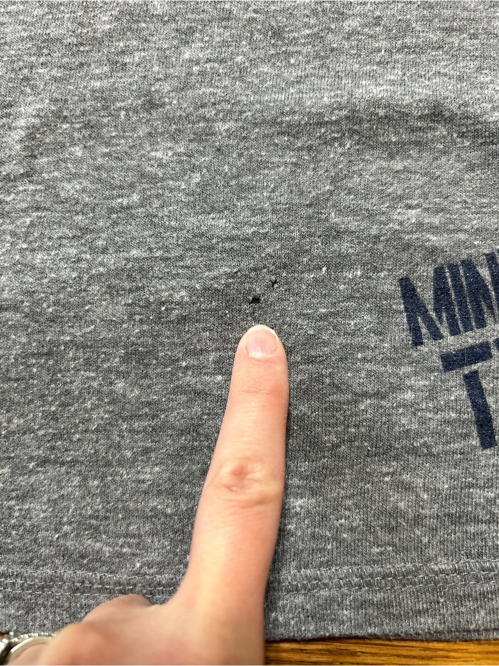 Women’s Minnesota Twins Gray & Navy V‑Neck  Size S/M? - Picture 4 of 6